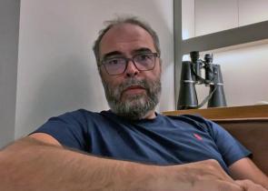 Ανδρέας Κονάνος: Ο πρώην ιερέας αποκάλυψε ότι είναι ομοφυλόφιλος – «Φτου, ξελευτερία» (βίντεο)