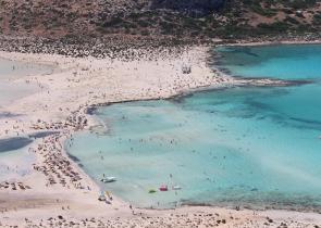 Ύμνοι Vogue για την Ελλάδα: Κορυφαίος προορισμός – Αυτές είναι οι πιο όμορφες παραλίες