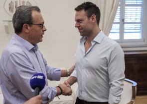 SYRIZA-PA leader Kasselakis asks Famellos to remain as parliamentary group president