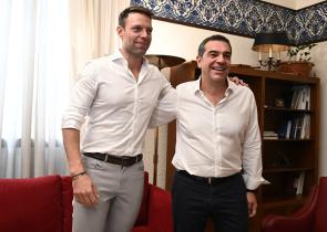 Μακελειό στη σκακιέρα της Κουμουνδούρου – Προ των πυλών η διάσπαση