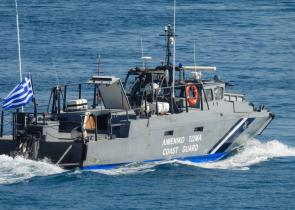 Roughly 90 undocumented migrants located on a yacht sailiing west of Pylos