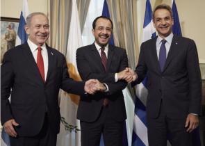 Γιατί η Ελλάδα γίνεται κέντρο του... μισού πλανήτη