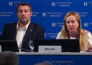 Μελόνι: «Πρέπει να σταματήσουν οι αφίξεις μεταναστών στην Ιταλία»
