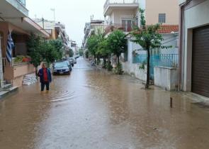 Κακοκαιρία: Απαγόρευση κυκλοφορίας στον Βόλο με εντολή της Αστυνομίας - Ζημιές στο οδικό δίκτυο