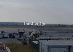 Aναγκαστική προσγείωση αεροσκάφους στη Θεσσαλονίκη - Κοριτσάκι έπαθε επιληπτική κρίση