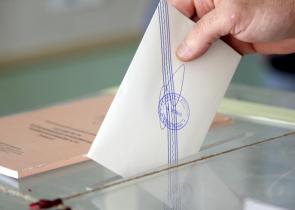 Ο οινοχόος του Δία και οι εκλογές
