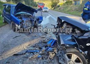 Σφοδρή μετωπική σύγκρουση δύο ΙΧ στη Λαμία – Τραυματίστηκαν σοβαρά τρία άτομα