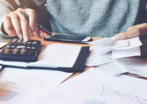 Τι αλλάζει στην παραγραφή φορολογικών υποθέσεων – Μέχρι πότε θα εκδίδονται τα «ραβασάκια»