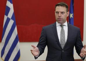 Κασσελάκης από Βρυξέλλες: «Δεν κάνω πίσω για τις διαγραφές»