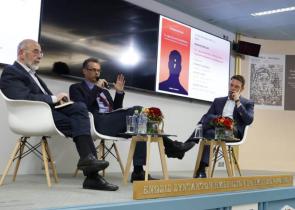 Κοντιάδης: «Περίεργη» και «ακατάστατη» η συζήτηση με τον Κασσελάκη στην παρουσίαση του βιβλίου
