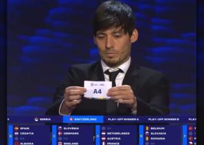 EURO 2024: Φαρσέρ έπαιξε ήχο από... ερωτική ταινία κατά τη διάρκεια της κλήρωσης - Δείτε βίντεο