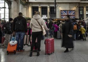 Χάος στη Βρετανία: Ακυρώθηκαν όλα τα δρομολόγια του Eurostar, λόγω πλημμυρών στη σήραγγα!