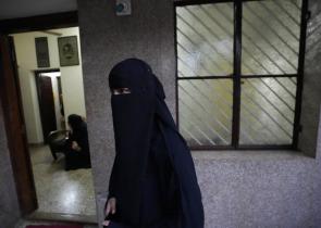 Ιράν: Μια γυναίκα καταδικάστηκε σε 74 μαστιγώσεις επειδή δεν φορούσε μαντίλα