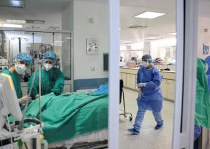 «Καλπάζουν» κορωνοϊός και αναπνευστικές λοιμώξεις – Αναμονή πάνω από 8 ώρες στα επείγοντα