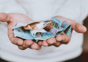 Ποιοι θα λάβουν μποναμά έως 200 ευρώ μέχρι τα Χριστούγεννα
