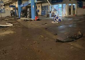 Βούλα: Βενζινάδικο «ισοπεδώθηκε» από τζιπ, οι επιβάτες «εξαφανίστηκαν» (βίντεο)