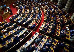 Ψηφίστηκε με 158 «ναι» το νομοσχέδιο για την επιστολική ψήφο – Δεν πέρασε η τροπολογία για τις Εθνικές Εκλογές