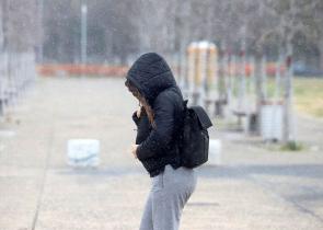 "Tσουχτερό" κρύο και σήμερα - Πού θα χιονίσει