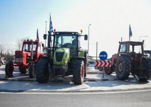 Αγρότες: Μπλόκα τουλάχιστον ως τη Δευτέρα ενόψει της νέας ΚΑΠ (Videos&Photos)