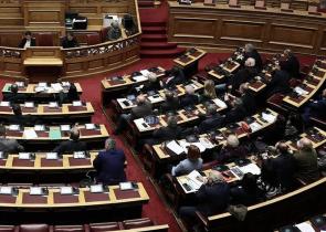 Πρόταση Δυσπιστίας: Πολύωρες και μεταμεσονύχτιες οι συνεδριάσεις στη Βουλή