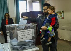 Εκλογές στην Τουρκία: Έκλεισαν οι κάλπες – Αντίστροφη μέτρηση για τα αποτελέσματα