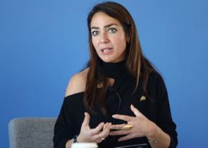 Μιχαηλίδου: Στόχος η αύξηση των εργαζομένων στον τουρισμό και η διασφάλιση καλύτερων συνθηκών διαβίωσής τους