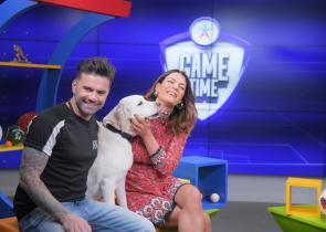 Ο Θοδωρής Μαραντίνης φορά τη φανέλα του Robbie Williams στο ΟΠΑΠ Game Time