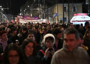 Πορεία διαμαρτυρίας για την υπόθεση της 12χρονης στο Κολωνό (Photos)