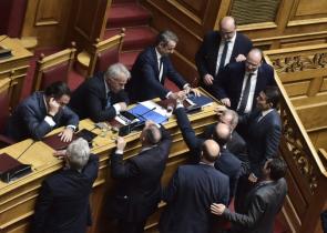 Στον απόηχο της Πρότασης Δυσπιστίας – Το κράτος δικαίου και οι ευθύνες για το δυστύχημα στα Τέμπη