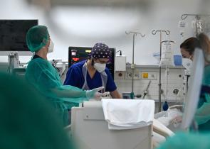 Απογευματινά χειρουργεία: Υπογράφηκε η ΚΥΑ – Ποιες είναι οι κατηγορίες επεμβάσεων και ποιο το κόστος τους