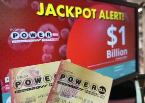 ΗΠΑ: 1,3 δισ. δολάρια σε υπερτυχερό του Powerball – Κληρώθηκε δελτίο των δύο δολαρίων