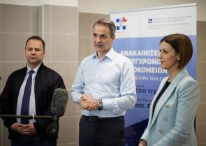 Στο νοσοκομείο «Άγιος Παύλος» της Θεσσαλονίκης ο Μητσοτάκης: «Το ΕΣΥ αλλάζει» (Photos)