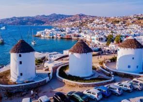«Λαβράκι» της ΑΑΔΕ στη Μύκονο: Στη «φάκα» για φοροδιαφυγή γνωστός καλλιτέχνης και οι συνέταιροί του