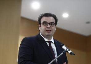Πιερρακάκης: Πιστεύουμε βαθιά στα ελληνικά δημόσια πανεπιστήμια, στα περιφερειακά δημόσια πανεπιστήμια