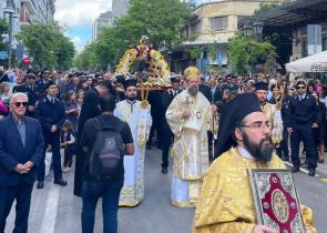 Θεσσαλονίκη: Με κατάνυξη η περιφορά του Επιταφίου (Photos)