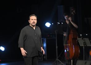 Ο Κώστας Μακεδόνας στο 6ο Φεστιβάλ Δελφών «Το Λάλον Ύδωρ» 2024
