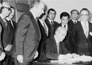 Σύνταγμα 1975