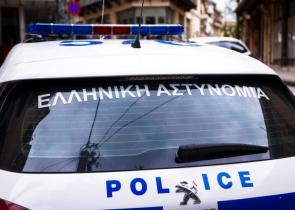 Πειραιάς: Συνελήφθη 16χρονη που τραυμάτισε με αιχμηρό αντικείμενο 19χρονη έξω από κέντρο διασκέδασης