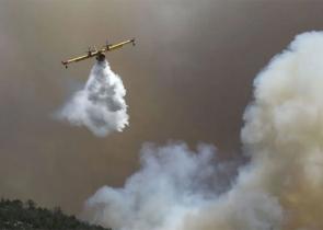 Φωτιά σε χαμηλή βλάστηση στην Κύθνο - Επιχειρούν εναέρια μέσα