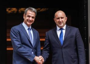 Συνάντηση Μητσοτάκη - Ράντεφ: «Ό,τι κάνουμε Ελλάδα και Βουλγαρία, αντανακλά την ασφάλεια της περιοχής»