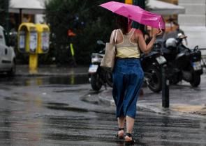 Με ζέστη και μπόρες μπήκε ο Σεπτέμβριος - Σε ποιες περιοχές αναμένονται βροχές