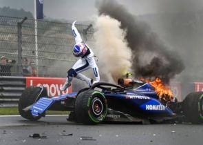 F1: Φωτιά στο μονοθέσιο του Σάρτζεντ μετά από τρομακτικό ατύχημα