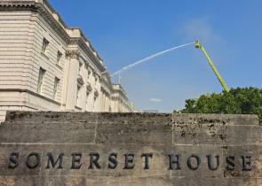 Somerset House: Σώθηκαν τα έργα τέχνης μετά την πυρκαγιά στο κέντρο τέχνης του Λονδίνου