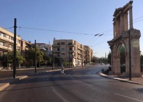 H Αθήνα πόλη του …διαστήματος – Άδειοι δρόμοι, δεν κυκλοφορεί κανένας (Photos)