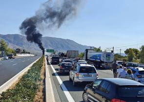 Έσβησε η φωτιά στην Αθηνών-Κορίνθου μετά την ανατροπή βυτιοφόρου (Video&Photos)