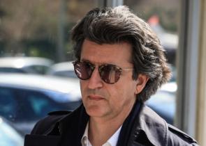 Παπαγεωργίου για πισίνα Κασσελάκη: «Δεν είναι κακό να θέλει κανείς να κάνει ένα ποδόλουτρο» - Σωστό, μήπως πρέπει να κάνει και «πλύση εγκεφάλου;»
