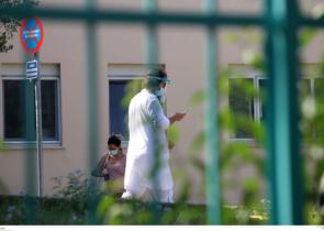 Σαλμονέλα: Τι είναι, πώς μεταδίδεται, πόσο κρατούν τα συμπτώματα