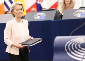 Φον ντερ Λάιεν: 800 δισ. ευρώ για αμυντικές δαπάνες και ενεργοποίηση της ρήτρας διαφυγής