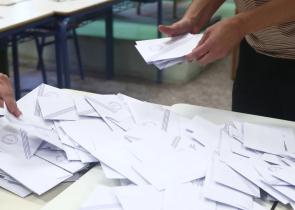 New Poll Shows ND Leading with 25%, Pasok Surges, Syriza Continues to Decline
