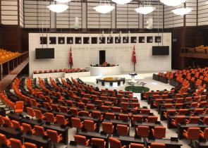 Τουρκία: Έκτακτη συνεδρίαση της Εθνοσυνέλευσης κεκλεισμένων των θυρών για τον πόλεμο στη Μέση Ανατολή